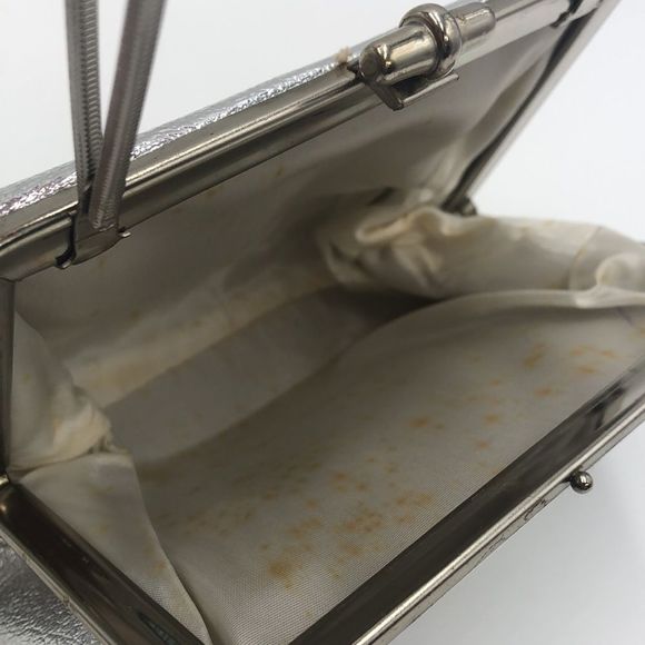 Vintage Silver Handbag with silver hardware handle and top snap closure - Picture 3 of 7